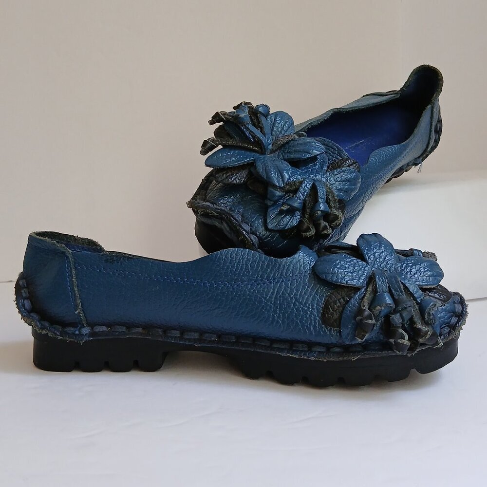Vintage Handcrafted Blue Leather 3D Flower Slip-On Lug Sole Moccasins  Sz 7